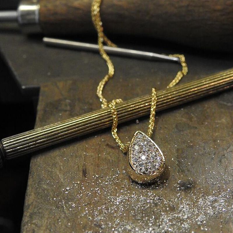 LOVE IN A JEWEL The Full Love Drop Keepsake Pendant image number 1